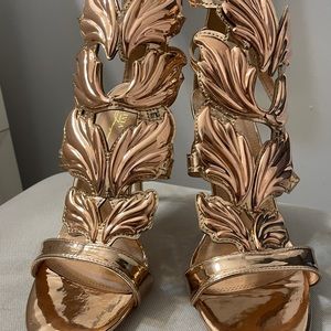 Size 10 Patent Rose Gold 4 in. Wing heels Brand New & only worn once inside
